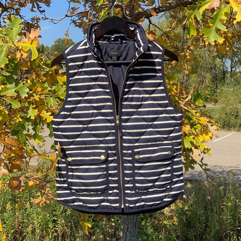 J. Crew Navy & White Quilted Puffer Vest 💙🤍💙🤍🎃